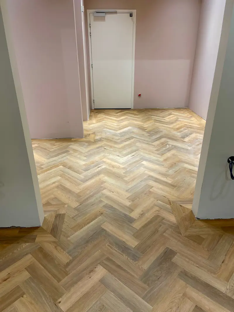 Lames PVC en bâton rompu dans le magasin ONLY à Lyon