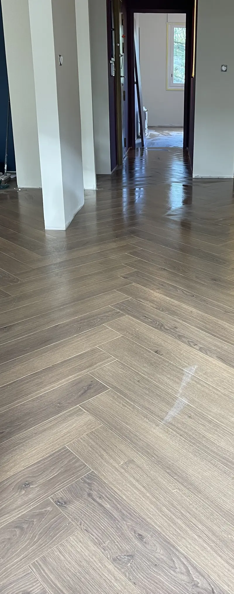 Parquet posé en bâton rompu dans un appartement en rénovation à Lyon